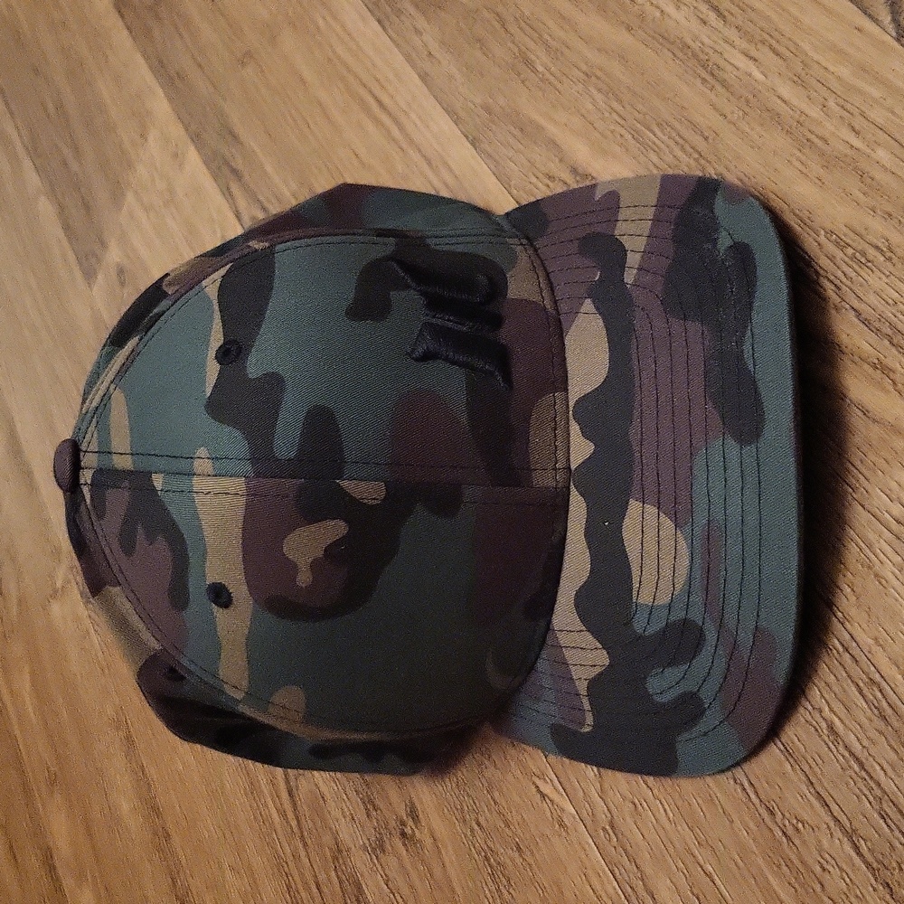 Muscle club apparel camo hat